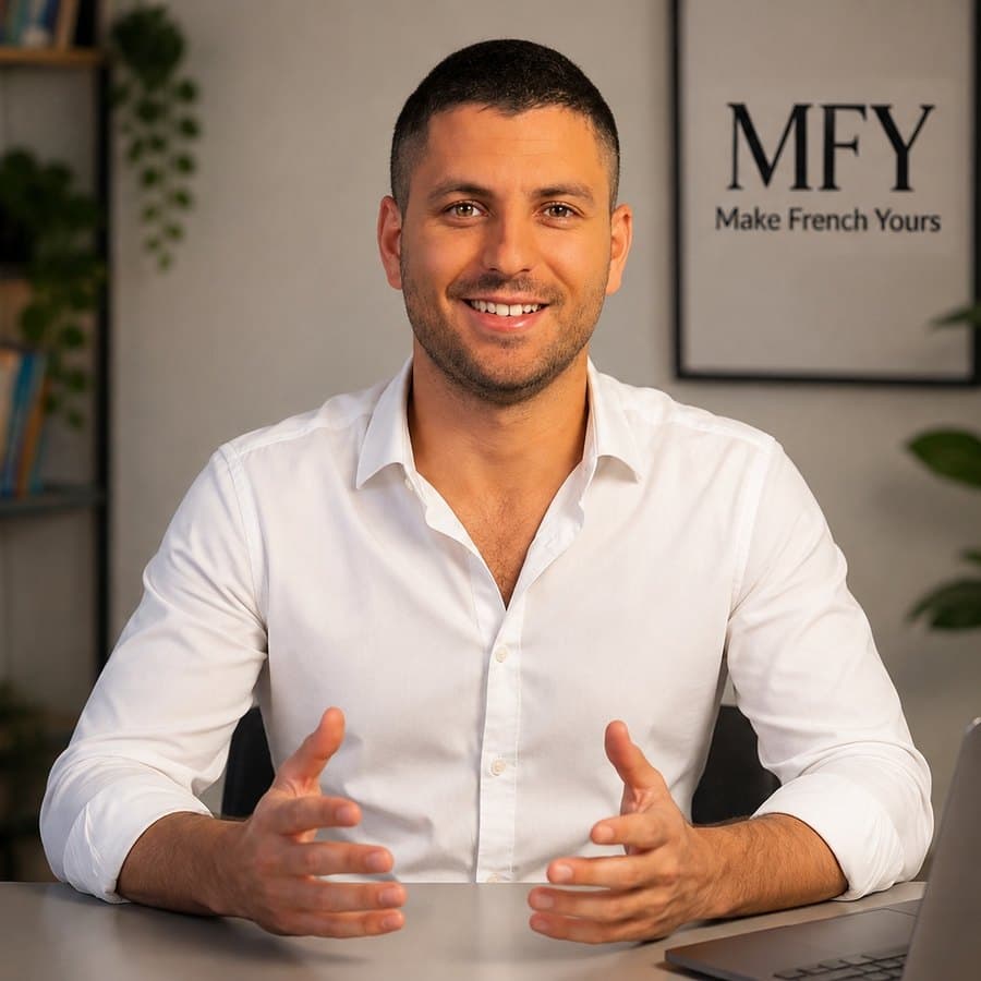 Alexandre Riahi devant le tableau Make French Yours